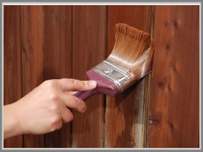 Какой краской покрасить деревянный забор?