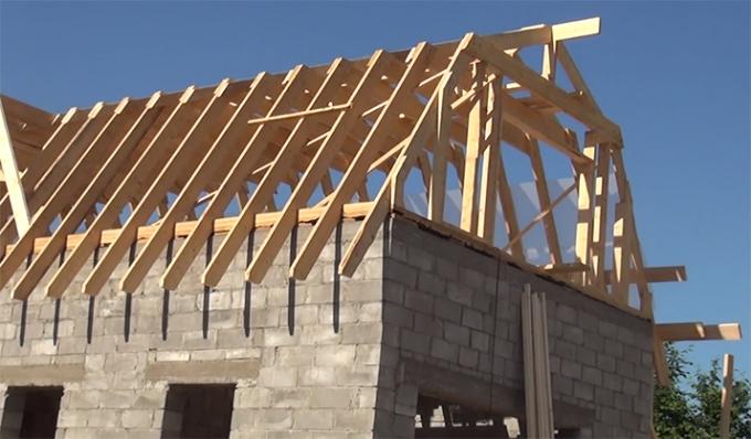 Конструкция крыши дома и установка стропил