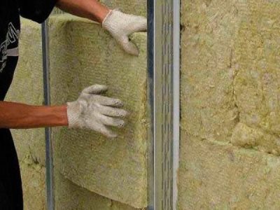 Сильные и слабые стороны материалов для сохранения тепла каркасного дома, Стекловата