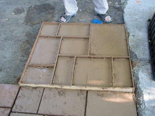 Формы из дерева для производства садовых дорожек своими руками