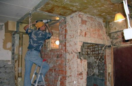 Способы демонтажа штукатурки со стен, выбор рабочего инструмента