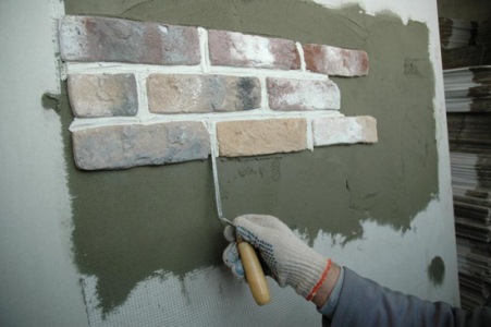 Искусственный камень: преимущества и недостатки