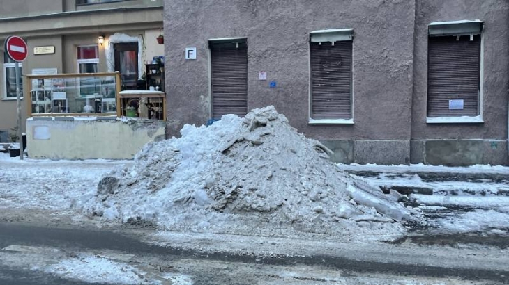 Опасные сосульки: петербуржцы рассказали о страхе гулять по городу после потепления