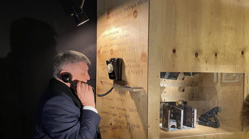 "Ленфильм" открыл выставку "Одинокий голос человека" к 70-летию Сокурова

