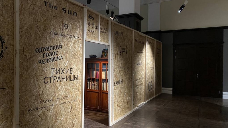 "Ленфильм" открыл выставку "Одинокий голос человека" к 70-летию Сокурова

