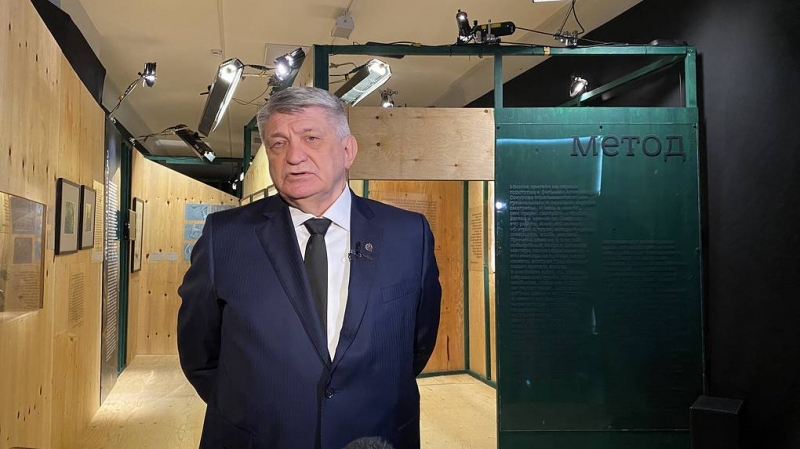 "Ленфильм" открыл выставку "Одинокий голос человека" к 70-летию Сокурова

